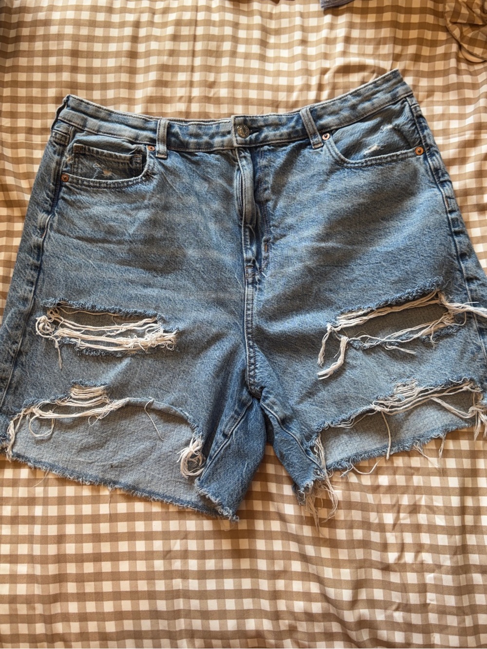 American Eagle Distressed Denim Shorts Size 16 Light Wash High Rise